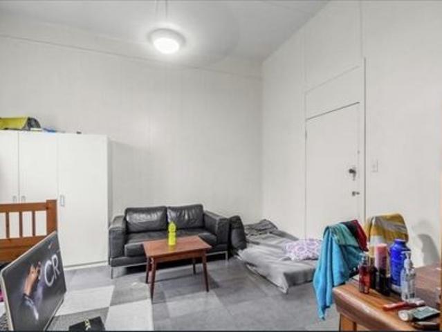 Inner City Flat so close to QUT & Royal Brisbane & Women's Hospital