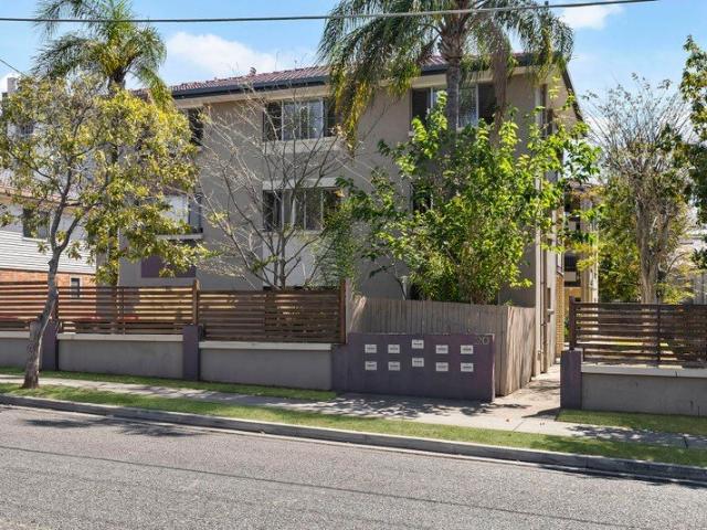 Inner city Gabba precinct studio