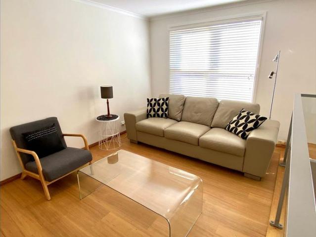 Inner city haven, very quiet rear townhouse with secure garage, minutes walk to the CBD and hospital