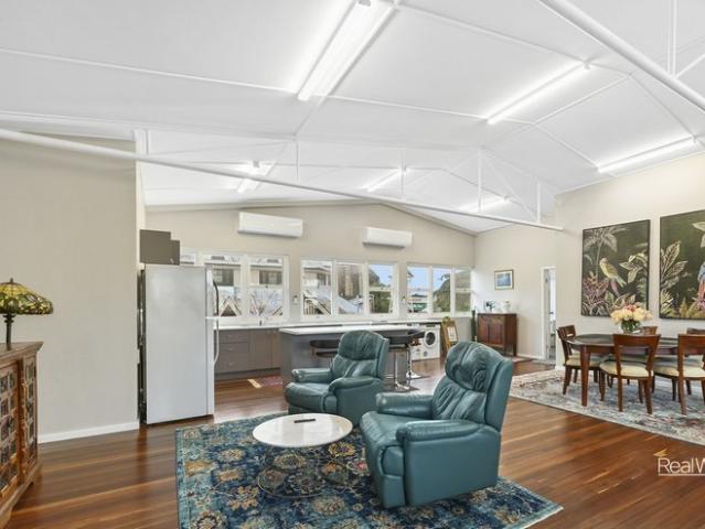 Inner City Living! The busy professionals dream, low maintenance, fully furnished property!