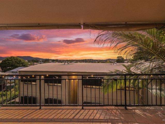 INNER CITY LIVING VIEWS TO MOUNT COOTHA