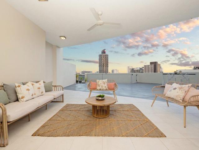 INNER CITY LIVING WITH AN EXTRAORDINARY 200m² OUTDOOR RETREAT!
