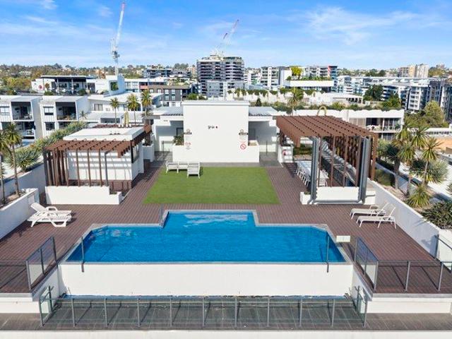 Inner City Living with Resort Style Rooftop Amenities