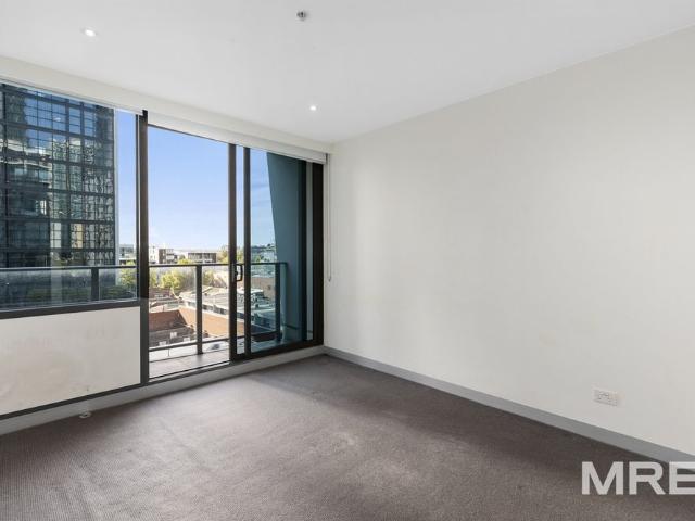 Inner city living with sweeping views in a prime melbourne location