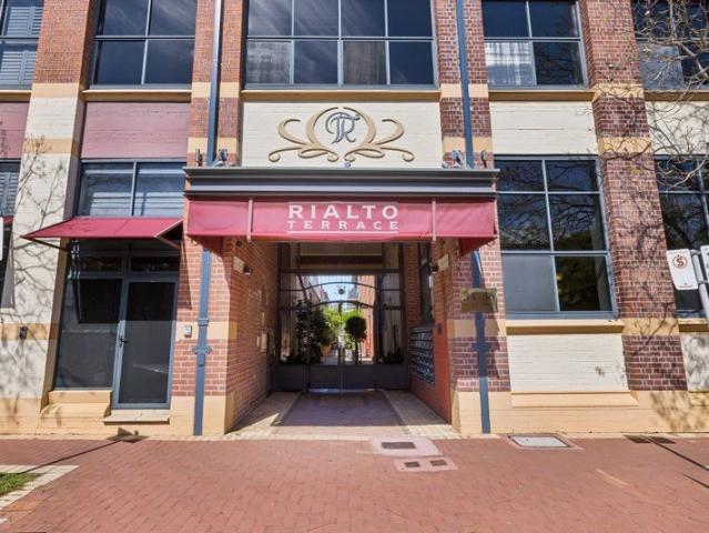 Inner City Living in this stunning three storey home minutes from Perth CBD