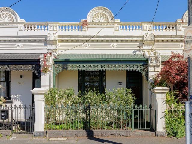 Inner city living moments from Rathdowne Village