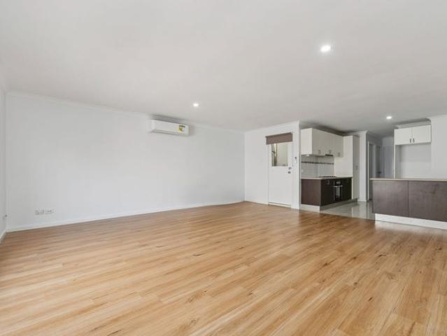 Inner City Living ~ Quiet 2 bdrm ~ 1 Bath ~ 1 Garage Large Living Upstairs Apartment
