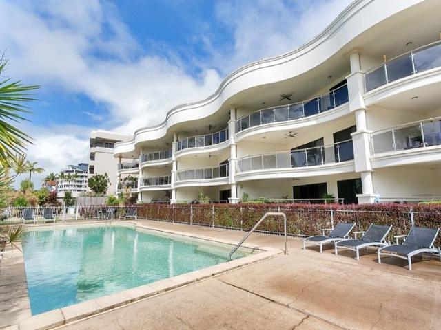 INNER CITY LIVING SEA VIEWS!