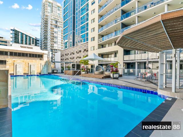 INNER CITY ROYALE APARTMENT!