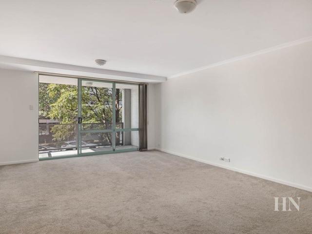 Inner City Studio with Parking in a Prime Newtown Position