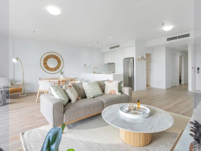 Inner City Waterfront Apartment