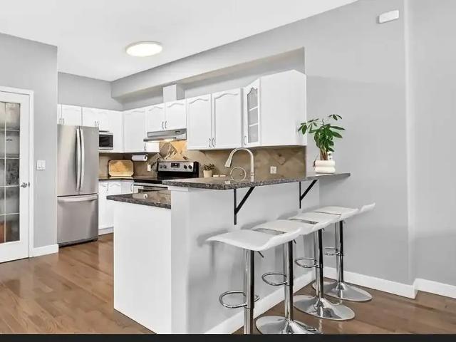 Inner city with a view, double attached garage and views of park and greenary — 2 Bedrooms Townhouse