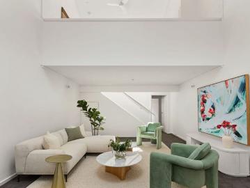 INNER CITY 2 LEVEL RESIDENCE WITH PAVED COURTYARD AND LARGE TERRACE
