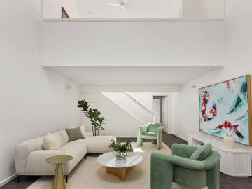 INNER CITY 2 LEVEL RESIDENCE WITH PAVED COURTYARD AND LARGE TERRACE