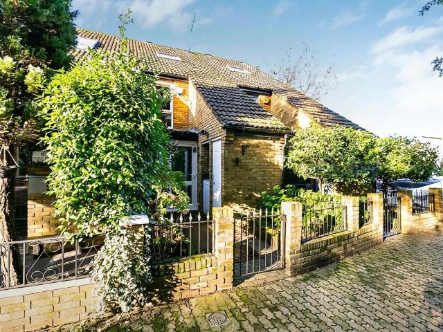 Inner Park Road, London SW19, 3 bed terraced house to rent, £3,250 pcm | PrimeLocation