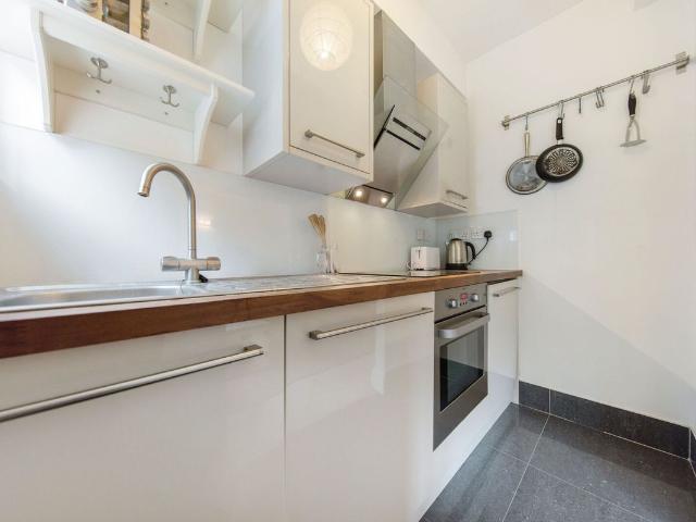 Inner Park Road, Wimbledon Common, London SW19, Studio to rent, £1,600 pcm | PrimeLocation