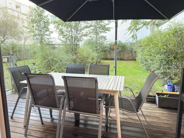 Innerstädtisches Wohnjuwel mit Haus Charakter: Ihr flexibles Maisonette Paradies mit Eigengarten in Bestlage