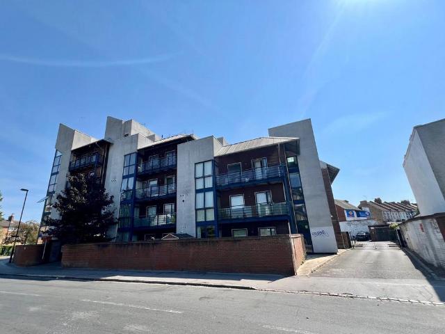 Innova Court, Leslie Park Road. 2 bed flat to rent £1,850 pcm £427 pw