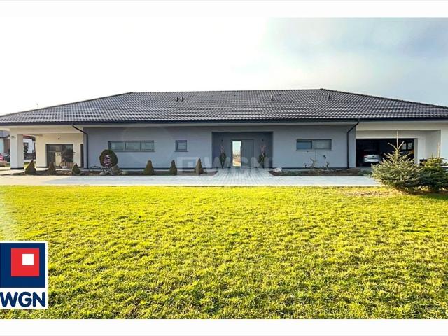 Dom rezydencjalny 296 m2 z dużą działką i tarasem