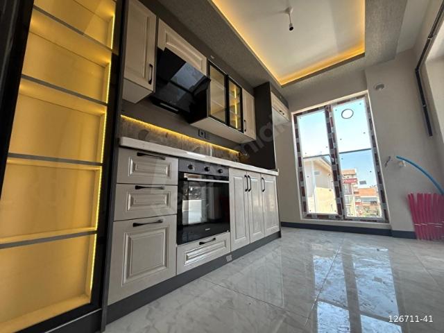 ÇINARDAN SIFIR BİNADA GENİŞ BALKONLU ALTTA DAİRELİ 2+1 Y. GİRİŞ