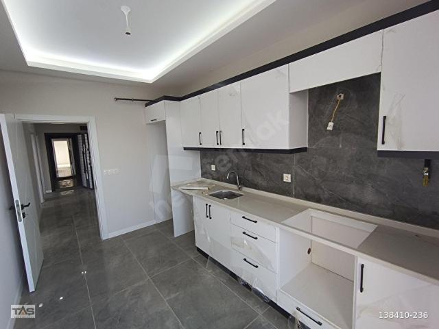 ÇINARLI MAH. CADDE ÜZERİNDE SATILIK SIFIR 3+1