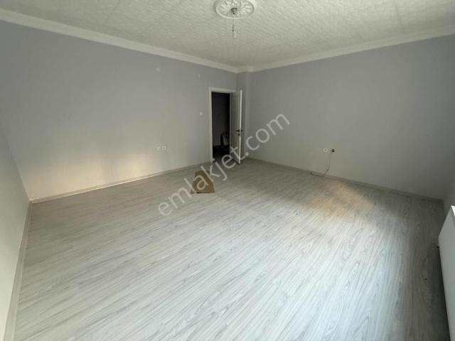 Şinasi Okulu Yanında Temiz Yapılı Güney Cephe 3+1 Kiralık Daire