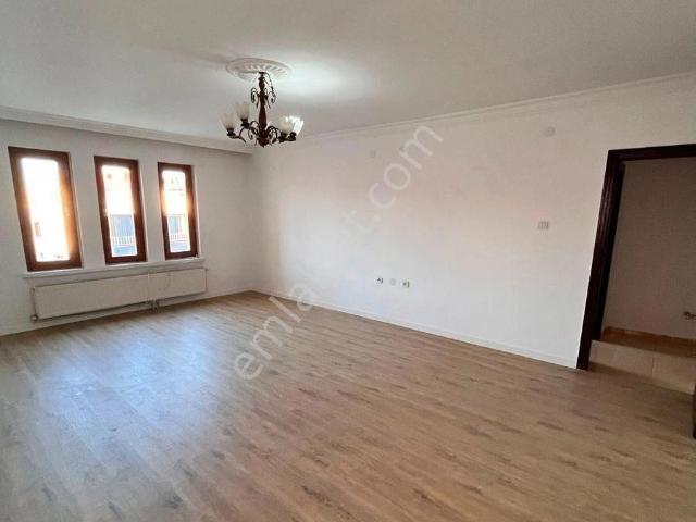 Şinasi Okulu Yakını Yozgat Bulvarına Yürüme Mesafesinde 3+1 Temiz Orta Kat Daire Ovacık Kiralık