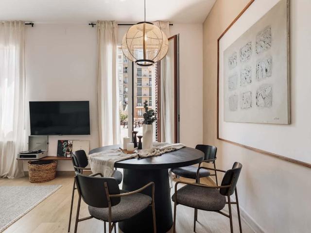 Incahuasi 3 bedrooms and terrace in Eixample Esquerra