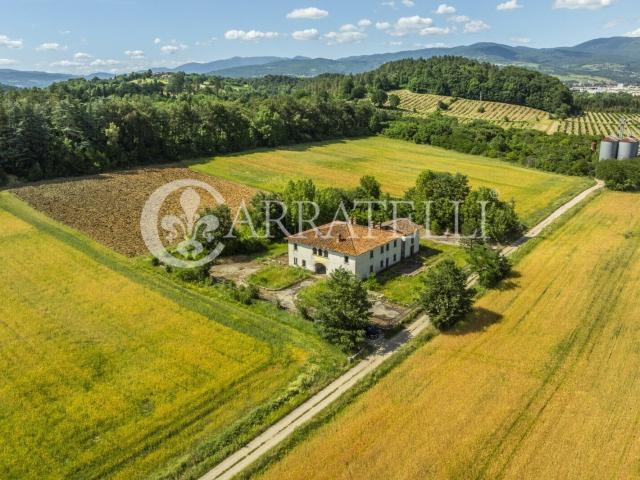 Incantevole Villa al grezzo con resede nel Casentino 800m² Bibbiena