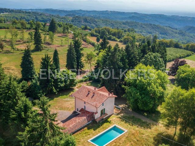 Incantevole villa da ristrutturare in posizione panoramica 350m² Bossolasco