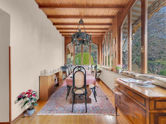 Incantevole villa storica suddivisa in due unità con parco a. 450m² Rasa di Velate