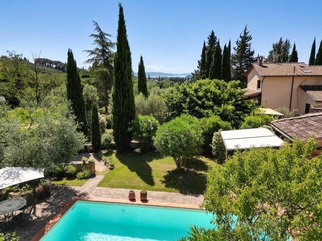 Incantevole Villetta Bifamiliare con Giardino e Piscina a Tu. 80m² Tuoro sul Trasimeno