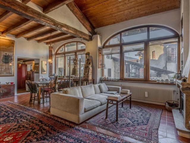 INCANTEVOLE CASA DI 5.5 LOCALI DI CHARME A CASTELROTTO