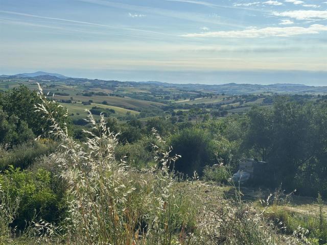 Incantevole panorama sulle colline e sul mare 330m² Cingoli