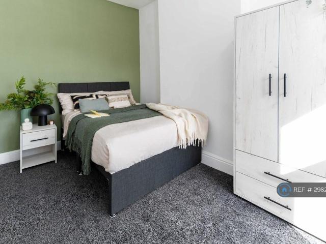 Ince Green Lane, Wigan, WN3 1 bed in a house share to rent £495 pcm £114 pw