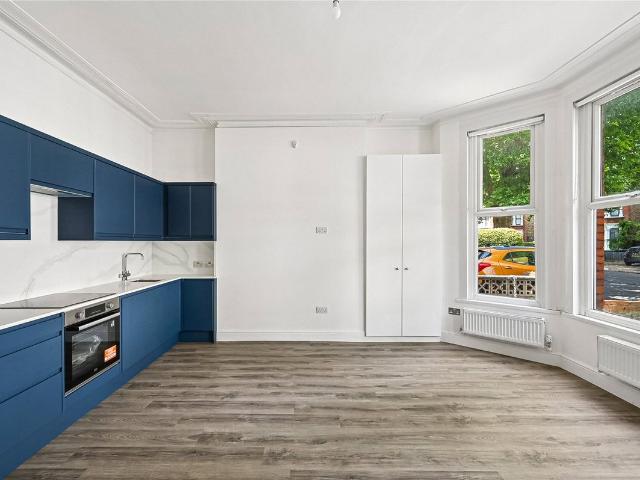 Inchmery Road, London SE6, 2 bed flat to rent, £1,875 pcm | PrimeLocation