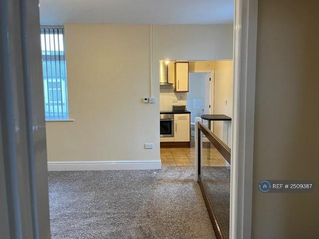 Includes Gas & Water, Burnley, BB11 1 bed flat to rent £612 pcm £141 pw