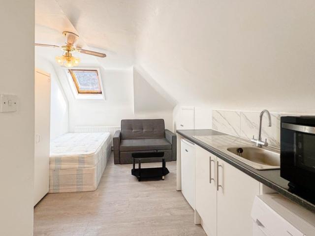 Including utility bills Studio in N10