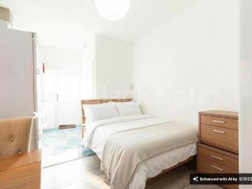 Inclusive of council tax, gas and water, this self contained studio benefits from a private kitchen and bathroom as well as direct access to the rear garden