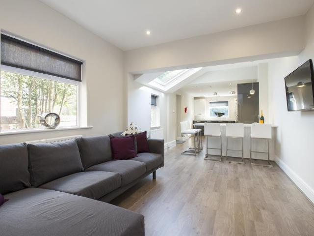 INCLUSIVE OF ALL BILLS & COMMUNAL. 1 bed in a house share to rent £575 pcm £133 pw