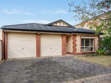 Inclusive Suburban Living w Outdoor Entertaining Easy City Commute!