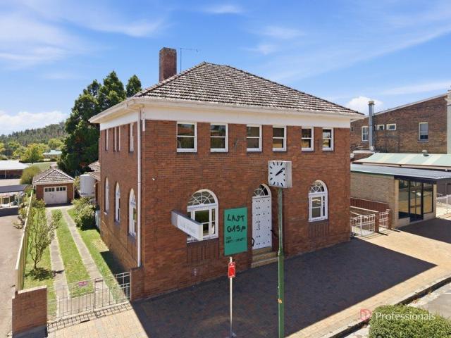 INCOME PLUS GRAND LIVING IN THE HEART OF A THRIVING HIGHWAY TOWN!