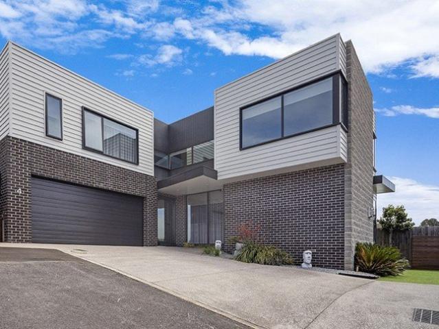 INCREDIBLY BUILT AND METICULOUSLY MAINTAINED INNER CITY TOWHOUSE