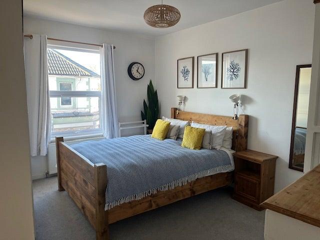 Incredible One or Two Bed Flat Bills Included