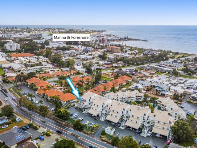 INCREDIBLE OPPORTUNITY IN LAKESIDE VILLAS