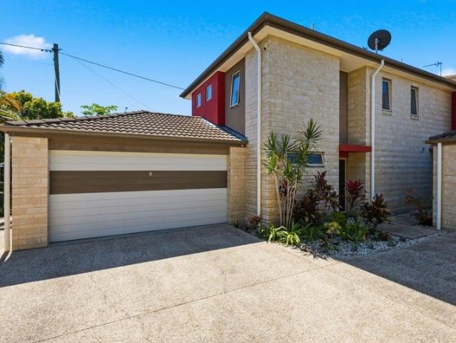 Premium Broadwater Side Duplex in Tightly Held Labrador