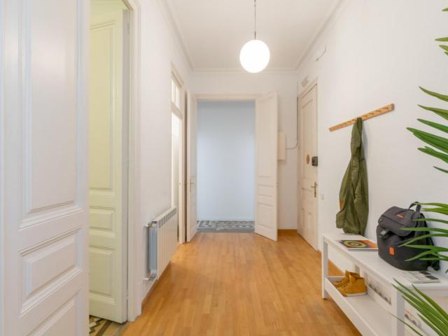 Incredible double bedroom close to Diagonal metro station