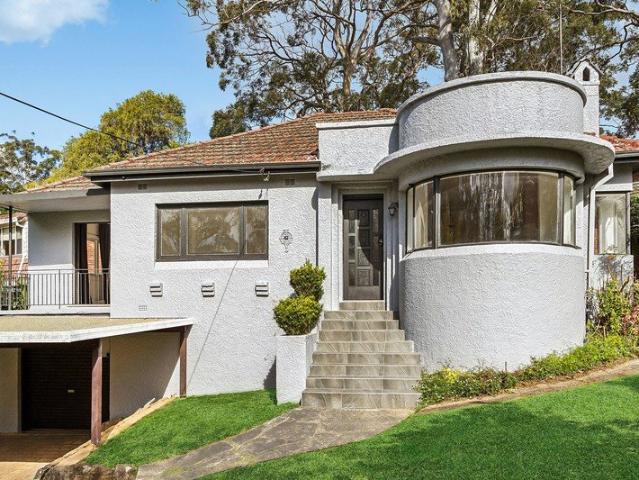 Incredible high side position invites a luxury rebuild or renewal