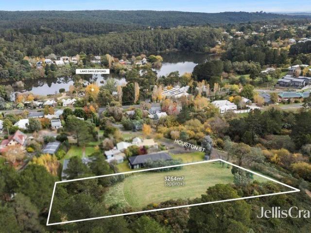 Incredible lifestyle or development opportunity, views to lake Daylesford