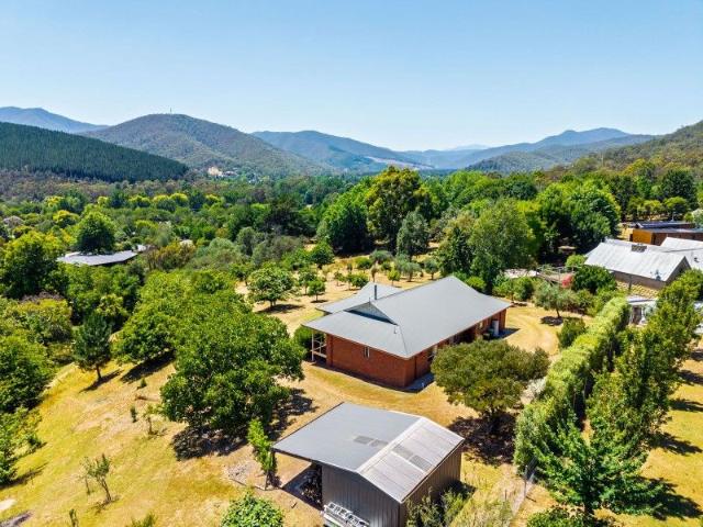 Incredible Lifestyle Property with Sweeping Views